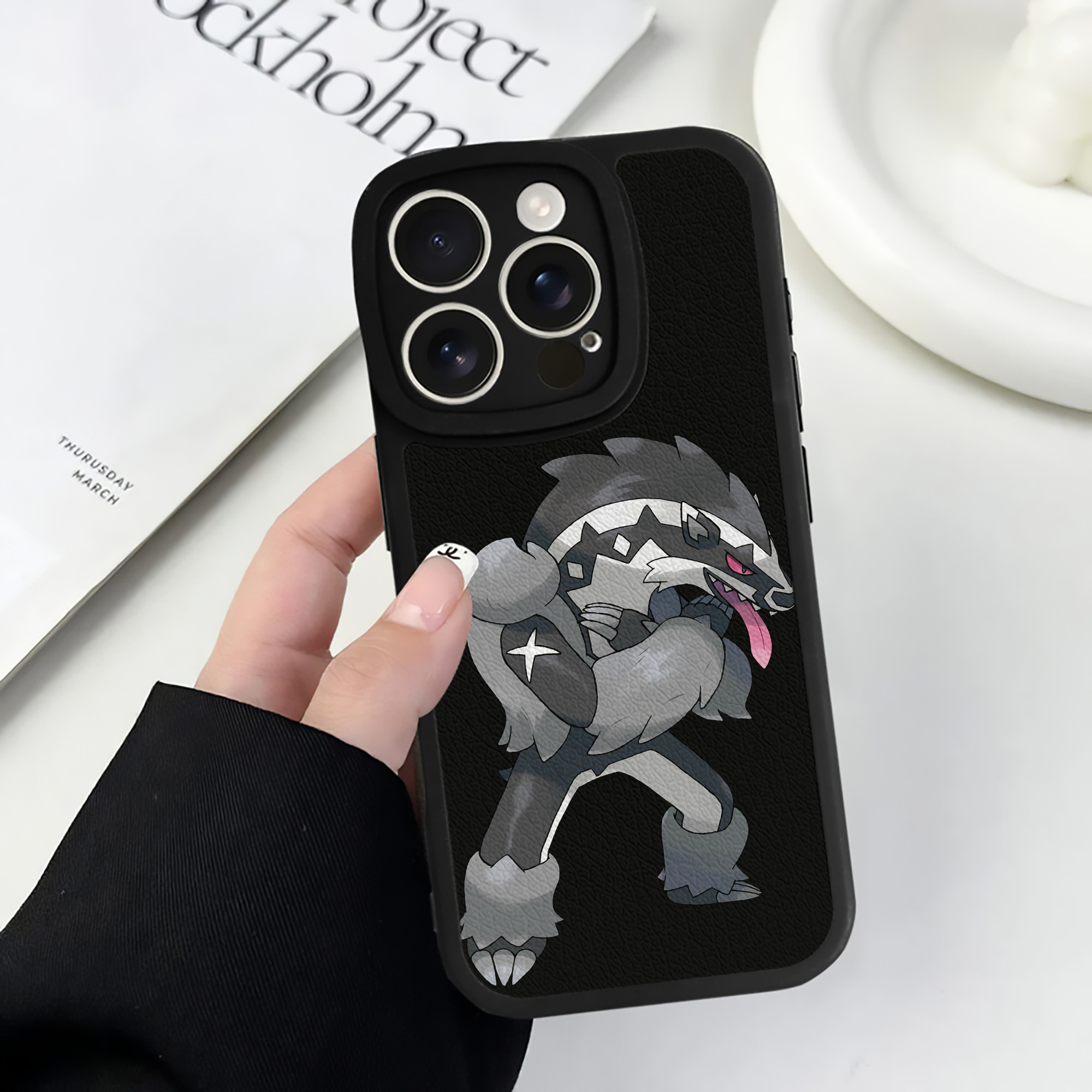（画像用） ポケットモンスター Pokémon 【iPhone 16シリーズ対応】シリコンスマホケース（レザー調） 材質：シリコン